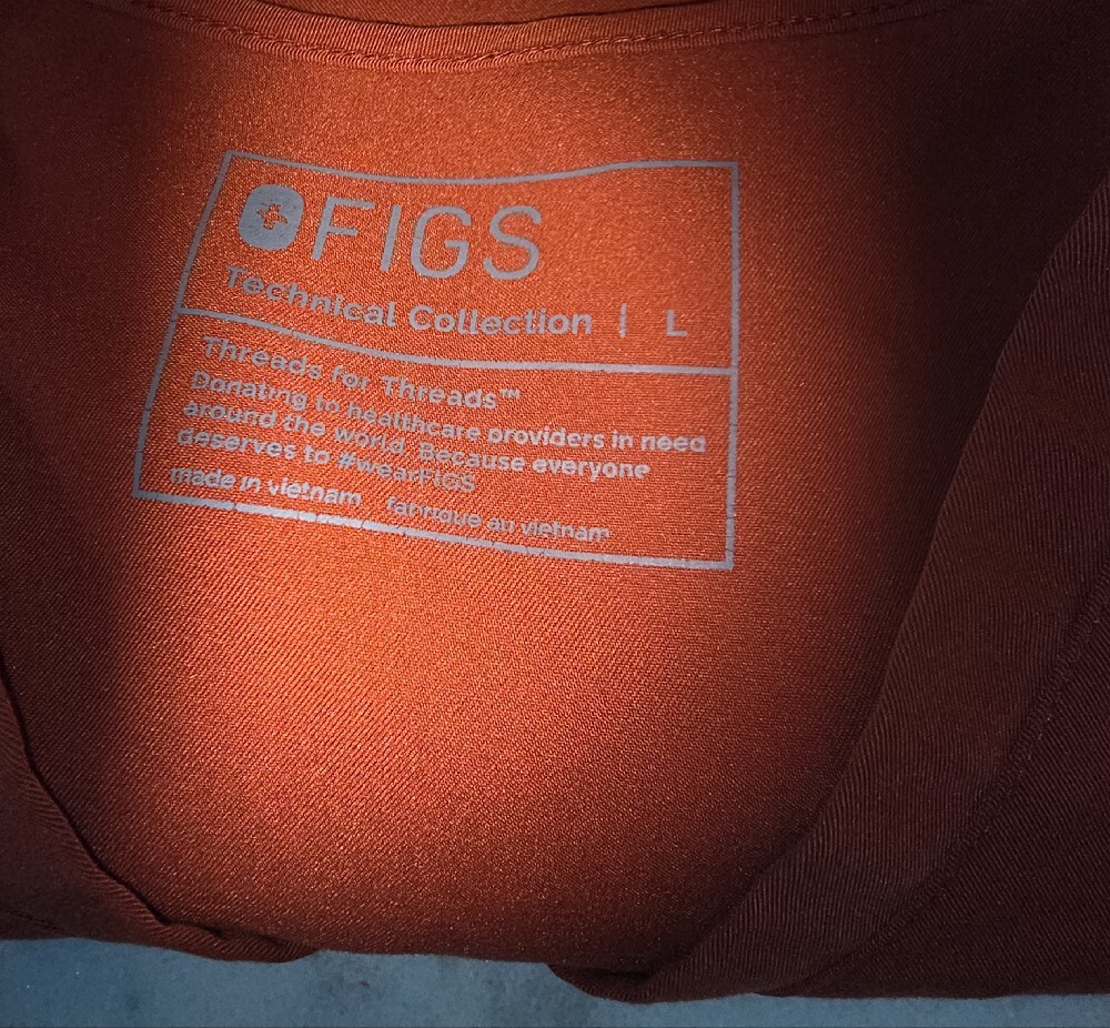 Figs Rust Scrub Set with Light Pink Drawstring - Picture 4 of 4